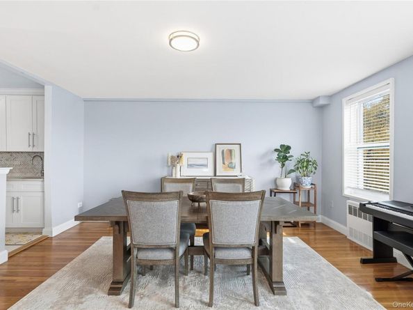 241-20 Northern Boulevard  5B, Douglaston NY 11362