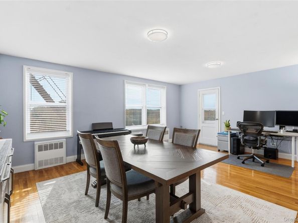 241-20 Northern Boulevard  5B, Douglaston NY 11362