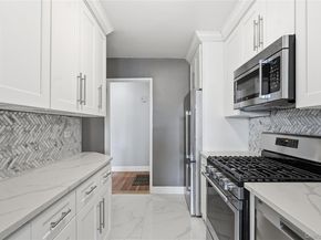 241-20 Northern Boulevard  5B, Douglaston NY 11362