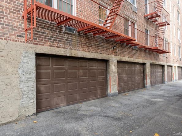 241-20 Northern Boulevard  5B, Douglaston NY 11362