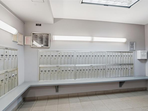 241-20 Northern Boulevard  5B, Douglaston NY 11362