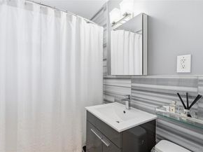 241-20 Northern Boulevard  5B, Douglaston NY 11362