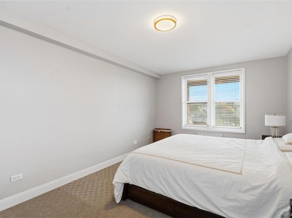 241-20 Northern Boulevard  5B, Douglaston NY 11362