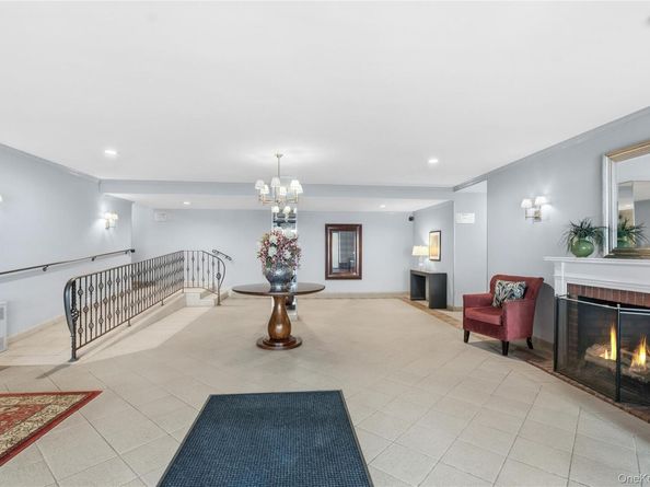 241-20 Northern Boulevard  5B, Douglaston NY 11362