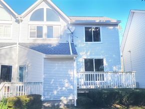 35 Gibbs Road 22, Coram NY 11727