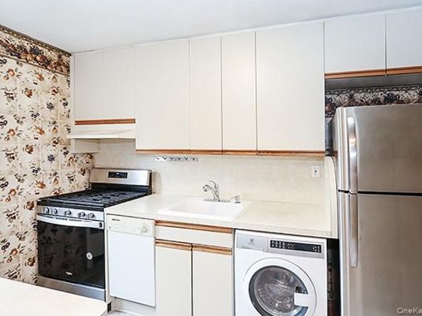 57-54 244th Street Lower Unit, Douglaston NY 11362