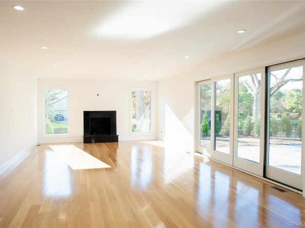 6 Clearmeadow Court, Woodbury NY 11797