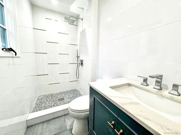 6 Clearmeadow Court, Woodbury NY 11797