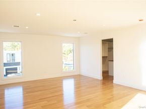 6 Clearmeadow Court, Woodbury NY 11797