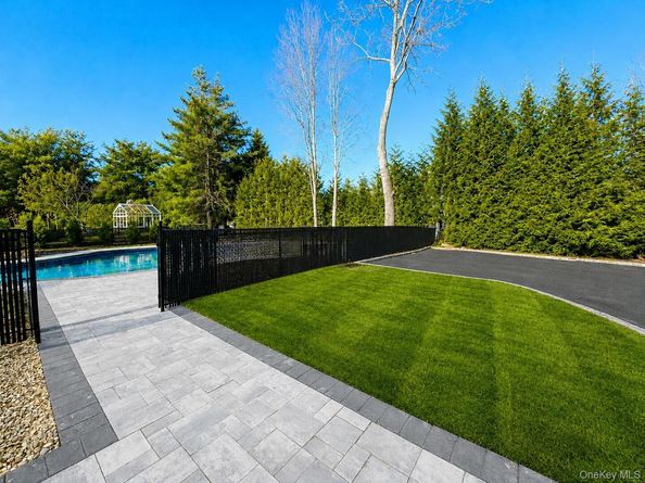 6 Clearmeadow Court, Woodbury NY 11797