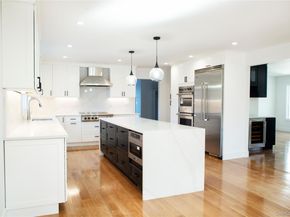 6 Clearmeadow Court, Woodbury NY 11797