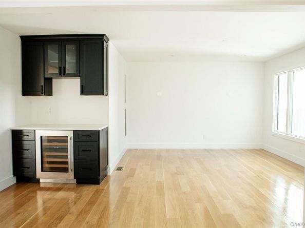 6 Clearmeadow Court, Woodbury NY 11797