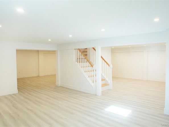 6 Clearmeadow Court, Woodbury NY 11797