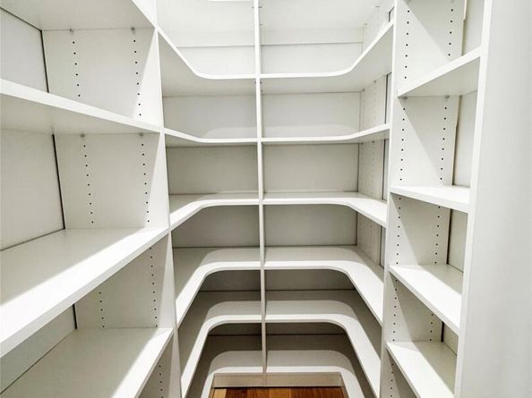 6 Clearmeadow Court, Woodbury NY 11797