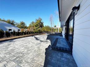 6 Clearmeadow Court, Woodbury NY 11797