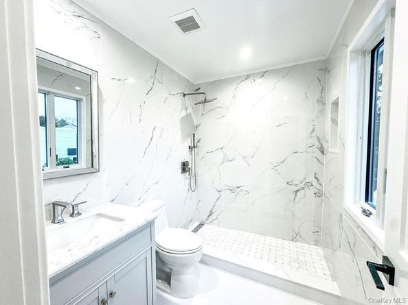 6 Clearmeadow Court, Woodbury NY 11797