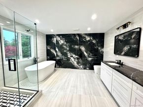 6 Clearmeadow Court, Woodbury NY 11797