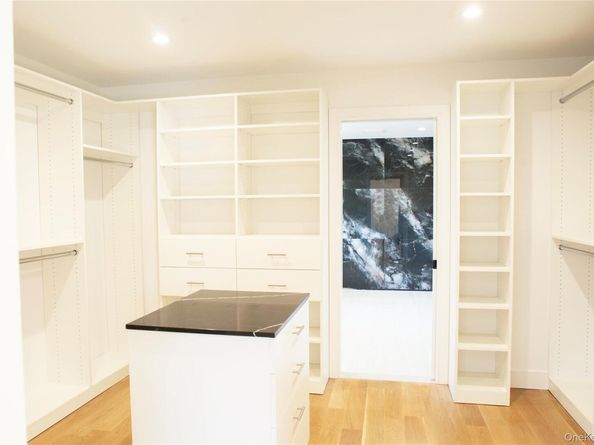 6 Clearmeadow Court, Woodbury NY 11797