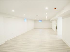 6 Clearmeadow Court, Woodbury NY 11797