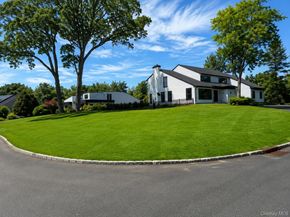 6 Clearmeadow Court, Woodbury NY 11797
