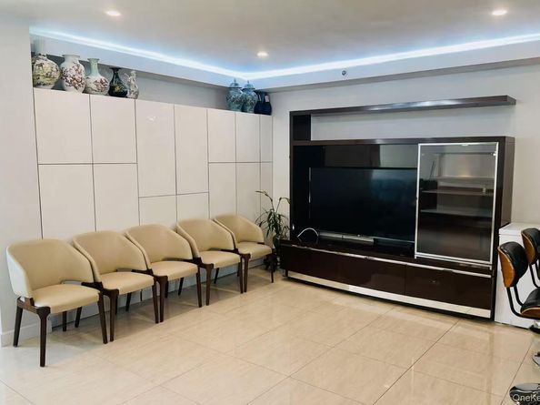 15815 Union Turnpike 401N, Fresh Meadows NY 11366