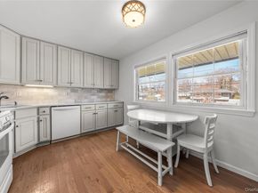 18 Lynx Lane, East Setauket NY 11733