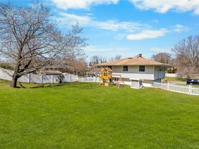 18 Lynx Lane, East Setauket NY 11733