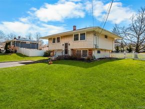 18 Lynx Lane, East Setauket NY 11733