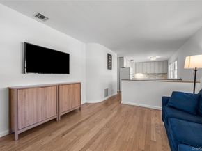 18 Lynx Lane, East Setauket NY 11733