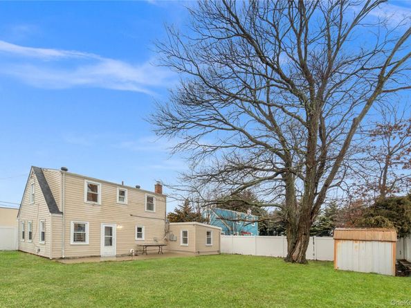 181 S Alleghany Avenue, Lindenhurst NY 11757