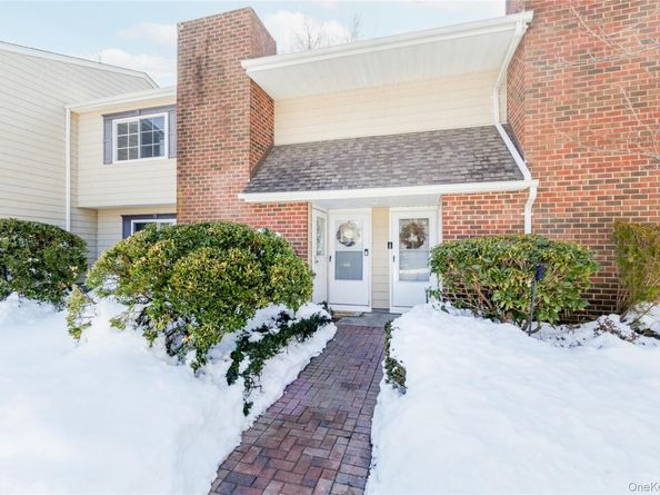 266 Lake Point Circle 266, Middle Island NY 11953