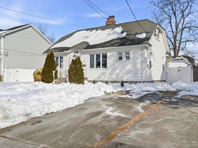 59 Homecrest Court, Oceanside NY 11572