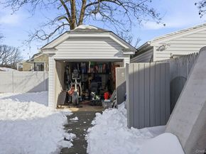 59 Homecrest Court, Oceanside NY 11572