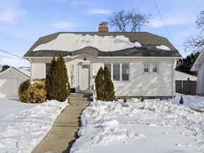 59 Homecrest Court, Oceanside NY 11572