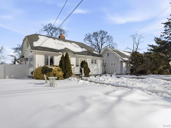 59 Homecrest Court, Oceanside NY 11572