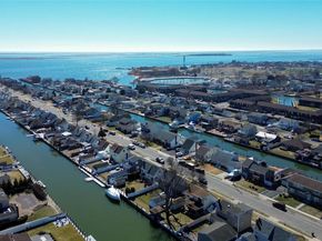 185 East Drive, Copiague NY 11726