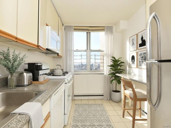 4140 Union Street 17H, Flushing NY 11355