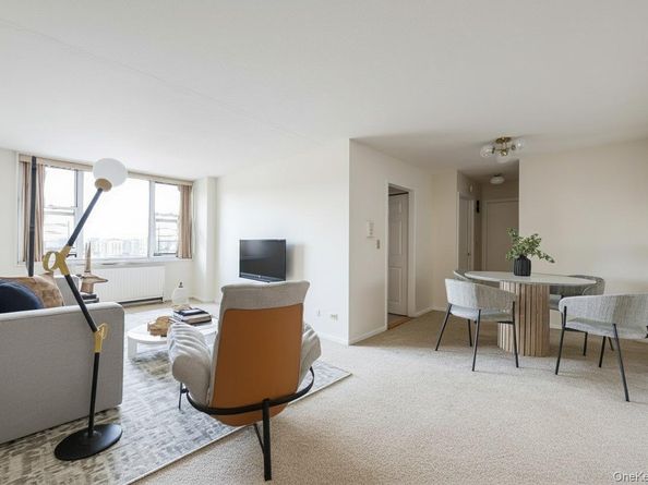 4140 Union Street 17H, Flushing NY 11355