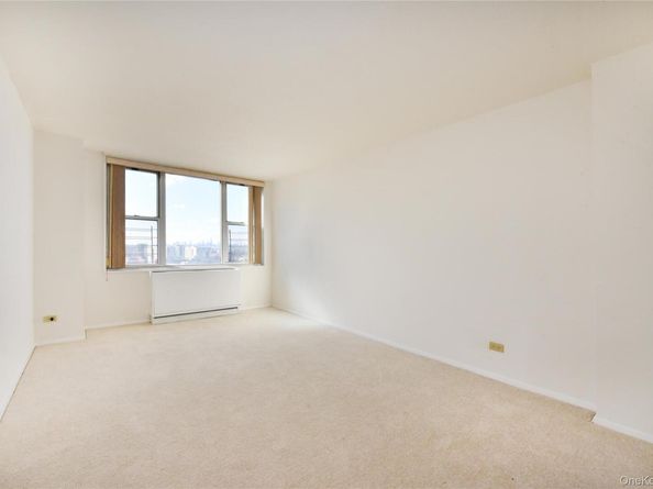 4140 Union Street 17H, Flushing NY 11355