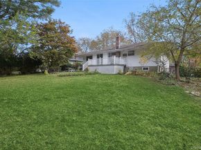 11 Mackay Drive, Hauppauge NY 11788