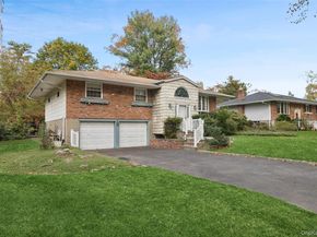 11 Mackay Drive, Hauppauge NY 11788