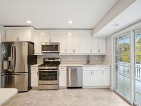 11 Mackay Drive, Hauppauge NY 11788