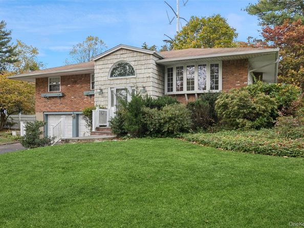11 Mackay Drive, Hauppauge NY 11788