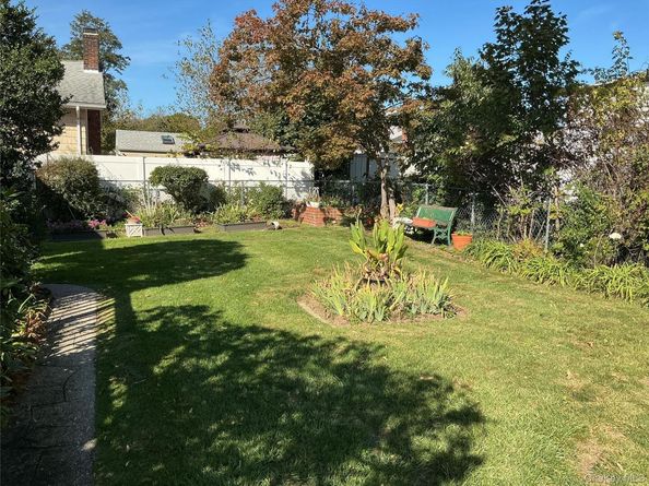 537 Church Street, Westbury NY 11590