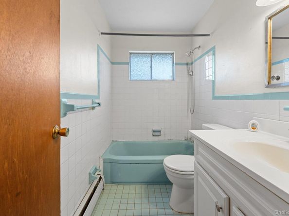 444 S 6th Street, Lindenhurst NY 11757