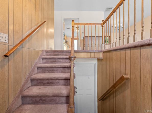 444 S 6th Street, Lindenhurst NY 11757