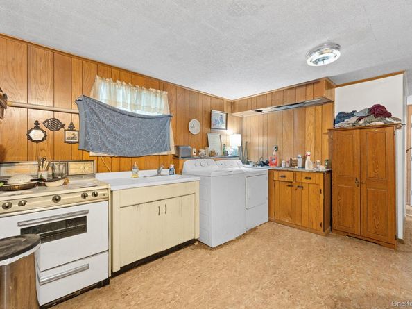 444 S 6th Street, Lindenhurst NY 11757