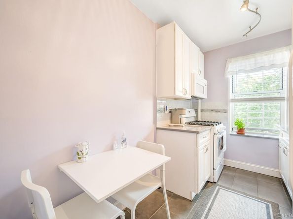 30-31 Hobart Street 6N, Woodside NY 11377