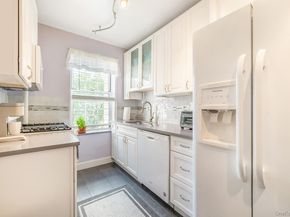 30-31 Hobart Street 6N, Woodside NY 11377