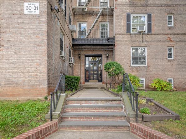30-31 Hobart Street 6N, Woodside NY 11377